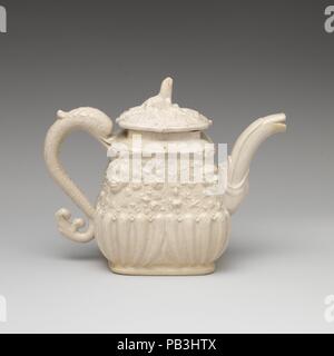 Teekanne. Kultur: British, Staffordshire. Abmessungen: Höhe: 5. (12,7 cm). Datum: Ca. 1745. Museum: Metropolitan Museum of Art, New York, USA. Stockfoto