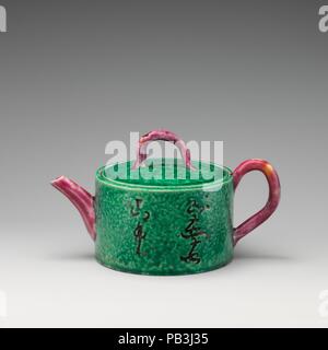 Teekanne. Kultur: British, Staffordshire. Abmessungen: Höhe: 3 cm. (8,3 cm). Datum: Ca. 1750-60. Museum: Metropolitan Museum of Art, New York, USA. Stockfoto