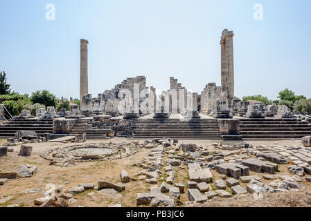 Blick zum Tempel des Apollo im archäologischen Bereich von Didim, Didyma, Provinz Aydin, Türkei, Europa. Stockfoto