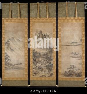 Acht Ansichten von Xiao und Xiang. Kultur: Japan. Abmessungen: 60 7/8 x 23 1/4 in. (154,6 x 59,1 cm) ganzen Blättern: 93 3/4 x 29 3/8 in. (238,1 x 74,6 cm) Breite w/Rollen: 31 3/4 in. (80,6 cm). Datum: 16. Das Thema der Acht Ansichten des Xiao und Xiang Flüsse feiert emotionale Antwort des Menschen an der Natur wechselnden Stimmungen. Zuerst in der chinesischen Poesie entwickelt und Malerei im 11. Jahrhundert, wurde es nach Japan im vierzehnten Jahrhundert eingeführt und wurde zu einem wichtigen Thema in der japanischen Tuschemalerei. In diesem Triptychon, das zentrale Bild mit seinen lebhaften Aktivität und klares Licht, re Stockfoto