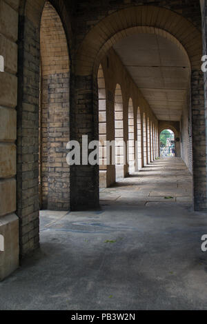 Die Kolonnade in Brompton Friedhof, London, England, UK, Europa. Stockfoto