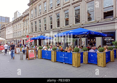 Die soziale auf dem Platz im Freien außerhalb Restaurant und Cafe in Royal Exchange Square Glasgow Schottland Großbritannien Stockfoto