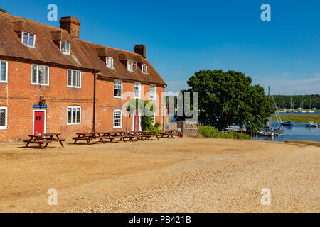 Der Buckler hart Hampshire England Juli 23, 2018 Georgische Cottages am ehemaligen Schiffbau Weiler, daß Schiffe für Nelsons Flotte gebaut. Stockfoto