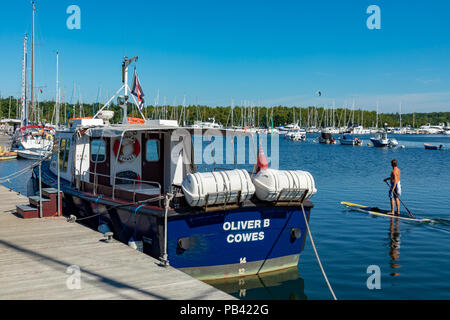 Der Buckler hart Hampshire England Juli 23, 2018 Boote auf dem Beaulieu River Stockfoto