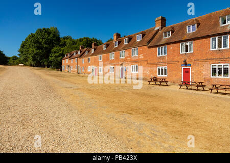 Der Buckler hart Hampshire England Juli 23, 2018 Georgische Cottages am ehemaligen Schiffbau Weiler, daß Schiffe für Nelsons Flotte gebaut. Stockfoto