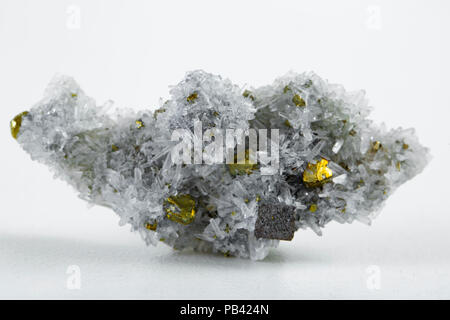 Pyrit und Bleiglanz durch Quarz, natürliche Crystal absorbiert, Close-up Stockfoto