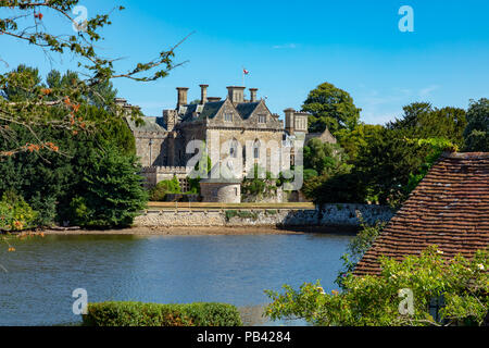 Beaulieu Hampshire England Juli 23, 2018 Die Palace House, über die Beaulieu River gesehen Stockfoto