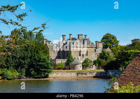 Beaulieu Hampshire England Juli 23, 2018 Die Palace House, über die Beaulieu River gesehen Stockfoto