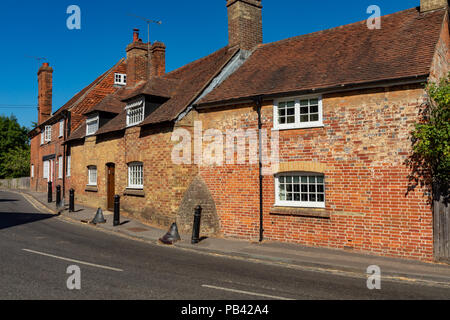 Beaulieu Hampshire England Juli 23, 2018 Alte bric-Häuser in einem Dorf Straße Stockfoto