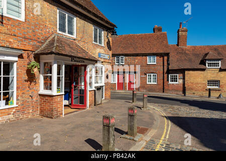 Beaulieu Hampshire England Juli 23, 2018 Alte bric-Häuser in einem Dorf Straße Stockfoto