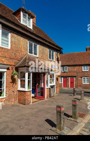 Beaulieu Hampshire England Juli 23, 2018 Alte bric-Häuser in einem Dorf Straße Stockfoto