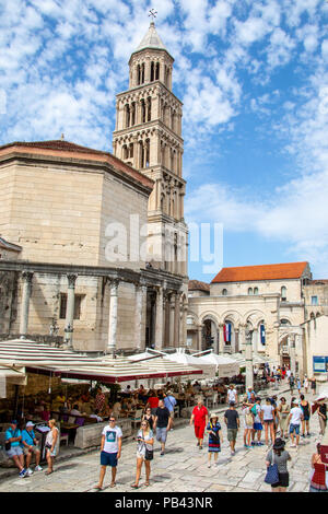 Kathedrale des Heiligen Domnius und Glockenturm, Alte Split, dem historischen Zentrum der Stadt Split, Kroatien Stockfoto