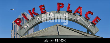 SEATTLE, WA, USA - 24. Juli: Pike Place Market Leuchtreklame am 24 Juli, 2018 in Seattle, Washington. Stockfoto