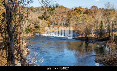 Kalkstein, TN, USA-14 17. NOVEMBER: Die nolichucky River, im frühen Winter, David Crockett Geburtsort State Park. Stockfoto