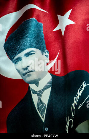 Flagge von Mustafa Kemal ATATÜRK (Vater der modernen Türkei), der Große Bazar, Istanbul, Türkei Stockfoto