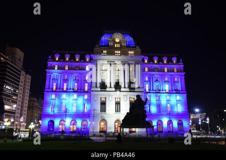 Centro Cultural Kirchner bei Nacht, Buenos Aires, Argentinien Stockfoto