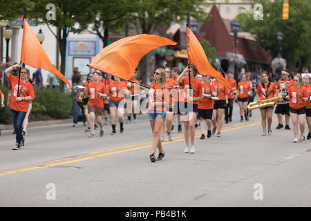 Frankenmuth, Michigan, USA - Juni 10, 2018 Der Vassar High School Marching Band an der Bayerischen Festival Parade durchführen. Stockfoto