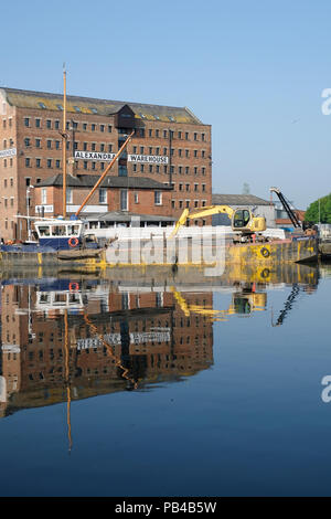 Canal Schwimmbagger Riparian günstig in Gloucester Docks Stockfoto