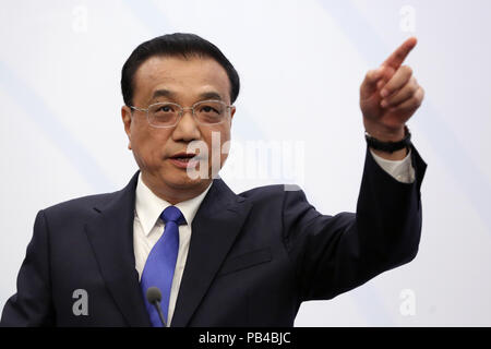 Sofia, Bulgarien - 7 Juli, 2018: Premier des Staatsrates der Volksrepublik China Li Keqiang spricht während einer Pressekonferenz am 7. S Stockfoto