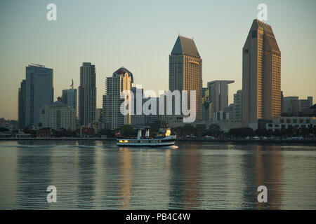 Blick auf die San Diego doutown von Coronado Island Stockfoto