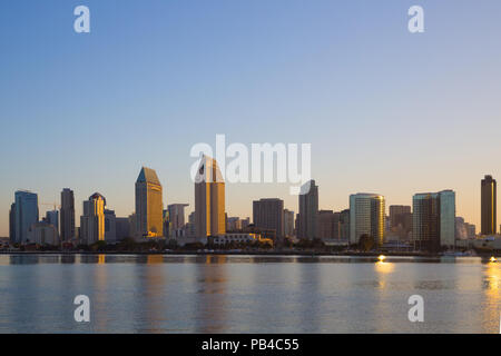 Blick auf die San Diego doutown von Coronado Island Stockfoto