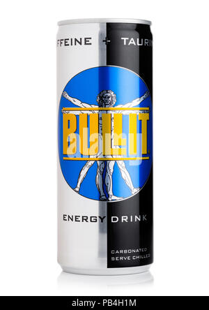 LONDON, UK, 28. JULI 2018: Aluminium Zinn von Bullit energy drink auf weißem Hintergrund. Stockfoto