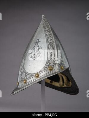 Morion-Cabasset. Kultur: Italienisch. Abmessungen: H. 11 5/8 in. (29,5 cm); W. 9 1/16-in. (23 cm); D. 13 11/16 in. (34,8 cm); Wt. 2 lb. 10 oz. (1192 g). Datum: Ca. 1575. Museum: Metropolitan Museum of Art, New York, USA. Stockfoto