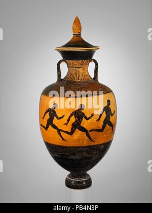 Terrakotta preis Panathenaic Amphora. Kultur: Griechisch, Dachboden. Abmessungen: H. mit Deckel 34. (86,3 cm); H. ohne Deckel 27 cm. (70,5 cm), Durchmesser der Öffnung 9. (22,9 cm); Durchmesser Fuß 5 1/2 in. (14 cm). Datum: Ca. 366/365 v. Chr.. Vorderseite, Athena Rückwärts, Wettlauf offiziellen Preises Amphoren in der Panathenaic Games sind immer durch eine Inschrift identifiziert. Beginn in den frühen vierten Jahrhundert v. Chr., eine zusätzliche Beschriftung gibt den Namen des archon, die zivilen Richter während deren Amtszeit das Öl für die nachfolgenden Festival wurde geerntet. Da andere Quellen stellen die Termine o Stockfoto