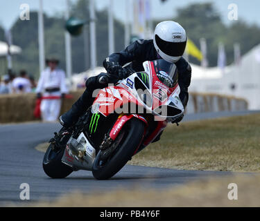 Andy Caddick, Ben Morris, Yamaha R1, 30 Jahre Superbikes, Goodwood Festival der Geschwindigkeit, das Silberne Jubiläum, Goodwood, Juli 2018, West Sussex, Ger Stockfoto