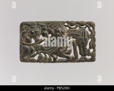 Plakette. Kultur: China. Abmessungen: H.4 1/4 in. (10,8 cm); W. 5 3/4 in. (14,6 cm). Datum: 4.-3.Jh. v. Chr.. Museum: Metropolitan Museum of Art, New York, USA. Stockfoto