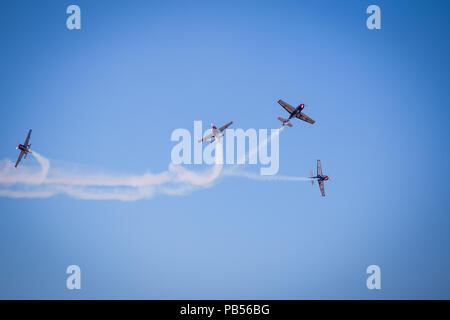 Stunt Ebenen durchführen an den Southport 2018 Airshow Stockfoto