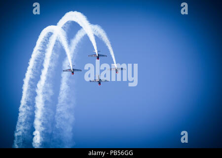 Stunt Ebenen durchführen an den Southport 2018 Airshow Stockfoto