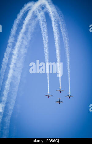 Stunt Ebenen durchführen an den Southport 2018 Airshow Stockfoto