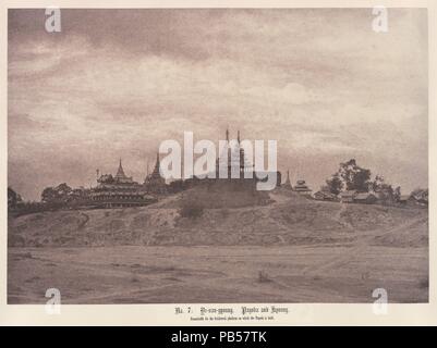 Nr. 7. Ye-nan-GYOUNG. Pagode und Kyoung. Artist: Linnaeus Kutteln (Briten, Devonport (Plymouth Dock) 1822-1902 Devonport). Abmessungen: Bild: 23,7 x 33,8 cm (9 5/16 x 13 5/16 in.) Mount: 45,6 x 58,3 cm (17 15/16 x 22 15/16 in.). Datum: August 14-16, 1855. Museum: Metropolitan Museum of Art, New York, USA. Stockfoto