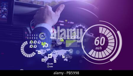 Mann, der im Auto mit Heads Up Display Schnittstelle Stockfoto