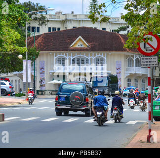 Dalat, Vietnam - 27.November 2017. Straße in Dalat, Vietnam. Da Lat war als Resort von der Französischen in den frühen 1900er Jahren entwickelt. Stockfoto