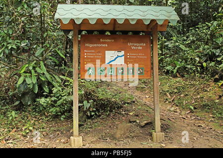 Zeichen für die Trails im Podocarpus Nationalpark Loja, Ecuador Februar Stockfoto