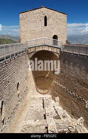 Die Ruinen der Großen Halle des Mur Burg im Pallars Jussa, Lleida, Katalonien. Stockfoto