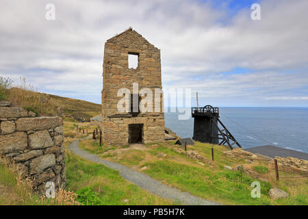 Pumpe Motor Haus an der Levante Mine, Pendeen in der Nähe von St. Just, Weltkulturerbe der Unesco, auf der South West Coast Path, Cornwall, England, Großbritannien. Stockfoto