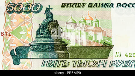 VELIKIE LUKI, Russland - Juli 30, 2015: 5000 Russische Rubel ehemalige Bank Note vor 1997. Rubel ist die nationale Währung der Russischen Föderation Stockfoto