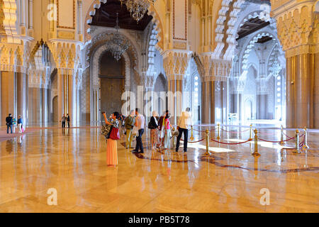 CASABLANCA, MAROKKO - Sep 1, 2015: Innenraum der Moschee Hassan II oder Grande Mosquee Hassan II. Es ist die größte Moschee in Marokko und die 13. größte Stockfoto