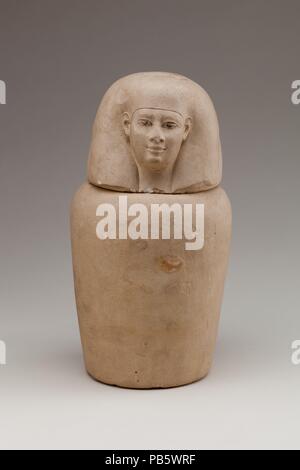 Canopic Jar, die die Gottheit Imsety. Abmessungen: H 28 cm (11 in); Durchm. 15,5 cm (6 1/8 in). Dynastie: Dynasty 18-20. Datum: Ca. 1550-1070 v. Chr.. Kanopen wurden gemacht, um die Organe, die aus dem Körper in den Prozess der Mumifizierung entfernt wurden: die Lunge, Leber, Darm und Magen zu enthalten. Jedes Organ war geschützt durch eine der vier Söhne des Horus: Hapy (Lunge), Imsety (Leber), Duamutef (Magen) und Qebehsenuef (Darm). Zu Beginn des Neuen Reiches, canopic jar lids waren in der Regel mit Kopf, dass diese vier Protektoren identifizieren geschnitzt: der pavian Kopf ist Hapy, dem menschlichen Kopf ist Stockfoto