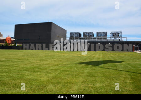 Die Harley Davidson Wand am Eingang der H-D Museum Campus in Milwaukee, Wisconsin. Stockfoto