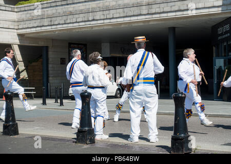 Morris Dancers auf Poole Quay, Folk auf dem Kai 2018 Stockfoto