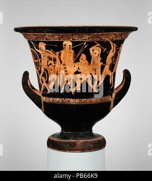 Terrakotta Kelch-Krater (Schüssel für das Mischen von Wein und Wasser). Kultur: Griechisch, Dachboden. Abmessungen: H.21 15/16 in. (55,8 cm) Durchmesser 22 15/16 in. (58,3 cm). Datum: Ca. 460-450 v. Chr.. Vorder- und Rückseite, Amazonomachy (Schlacht zwischen den Griechen und den Amazonen) die Anzahl der Figuren und die Komplexität der Posen hier reflektieren eine Innovation, die Vase eingegeben - Malerei um die Mitte des fünften Jahrhunderts v. Chr. und wird in der Regel dem Einfluss der monumentalen Wandmalerei zugeschrieben. Die frontale montiert Amazon in der Mitte der Komposition, ihr Genosse fallen auf der linken Seite, und die Überschneidung von Figuren, sh Stockfoto