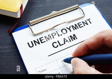 Der Mensch ist in die Arbeitslosigkeit. Stockfoto