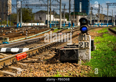 Eisenbahn semaphore in der Nähe vom Bahnhof Stockfoto