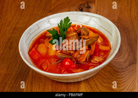 Traditionelle lagman Suppe mit Lammfleisch Stockfoto