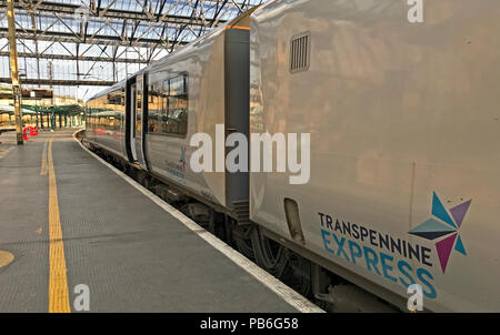 TransPennine Express Zug, Bahnsteig 4, Carlisle railway station, Cumbria, England, Großbritannien Stockfoto