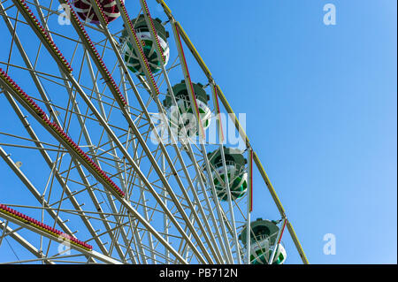 Hoch in der Luft mit dem Riesenrad. Stockfoto